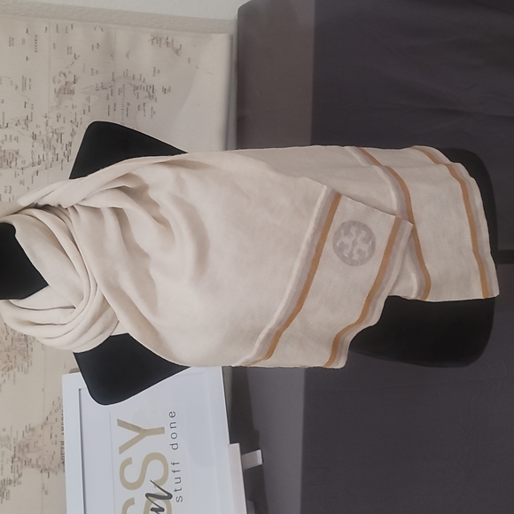 Authentic Tory Burch scarf - Picture 2 of 10